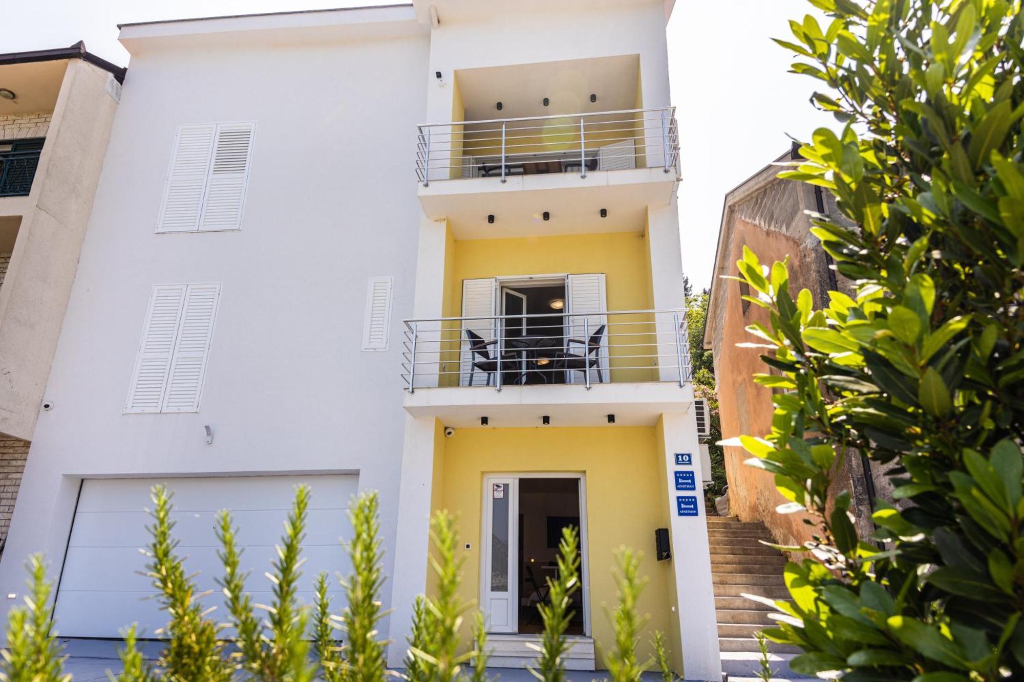 Apartment Ema *