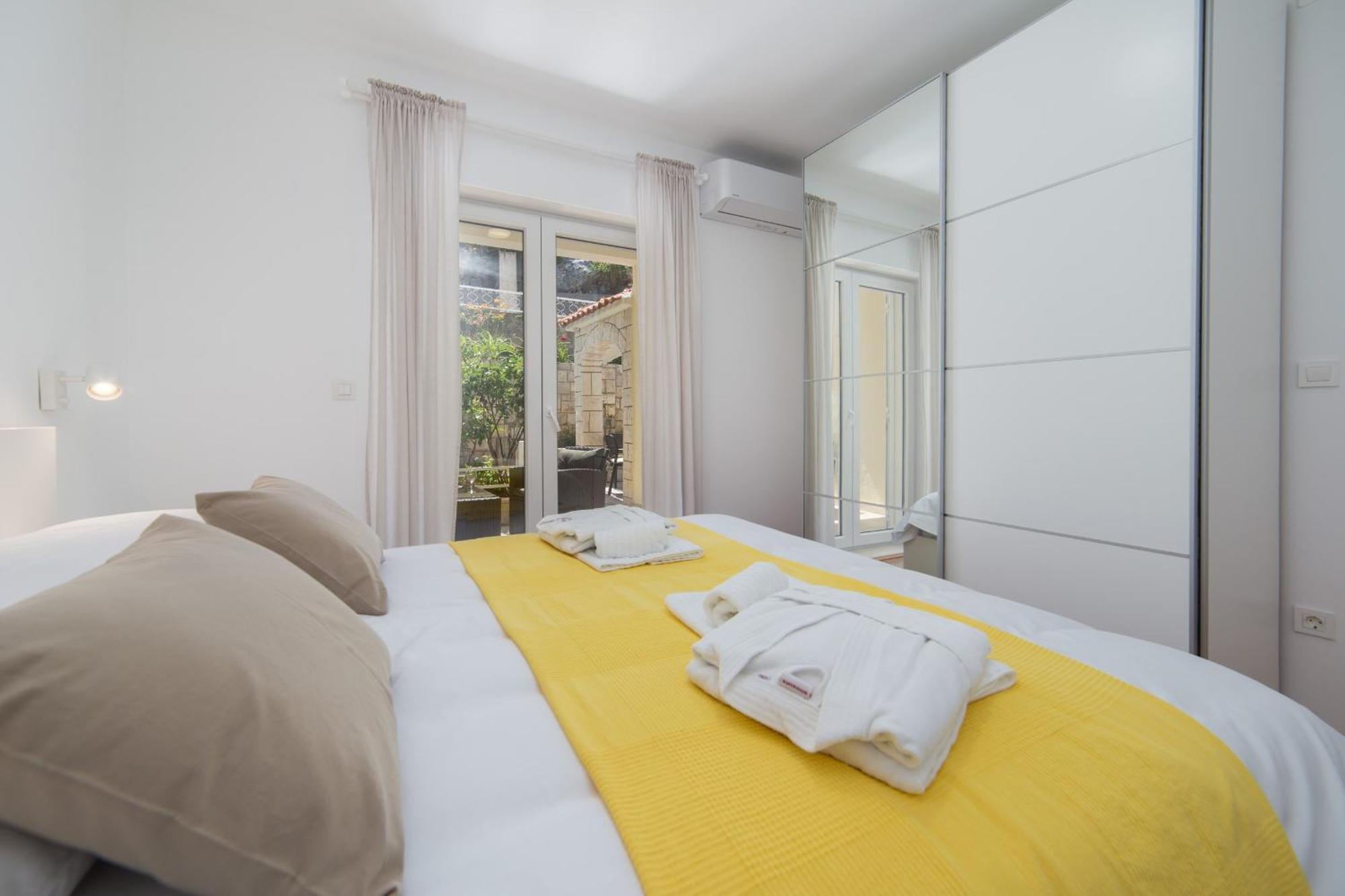 Ema Apartment